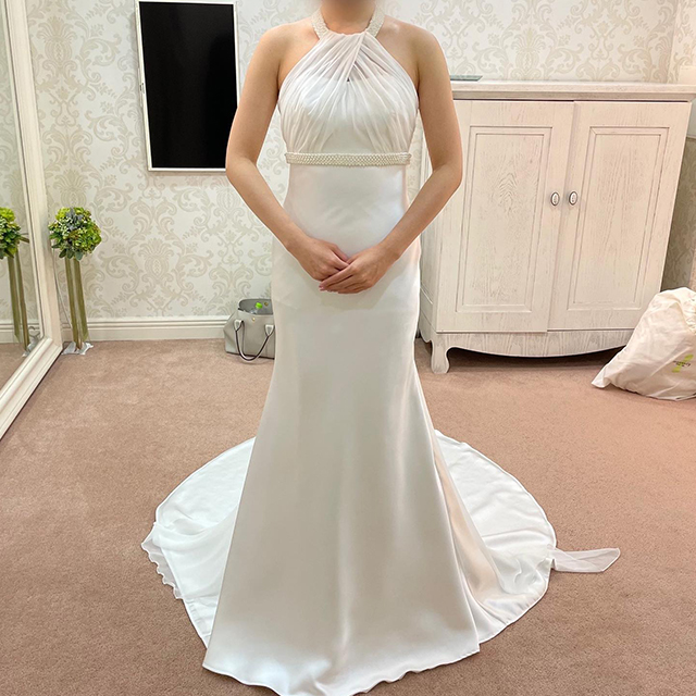 ホルターネックのウェディングドレス