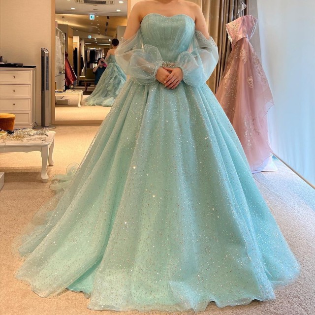 ミントグリーンのカラードレス