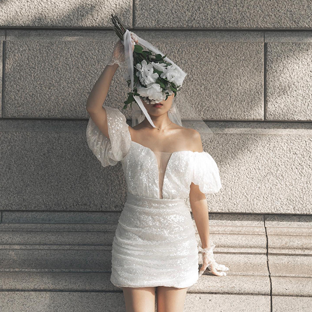 ミニ丈のウェディングドレス