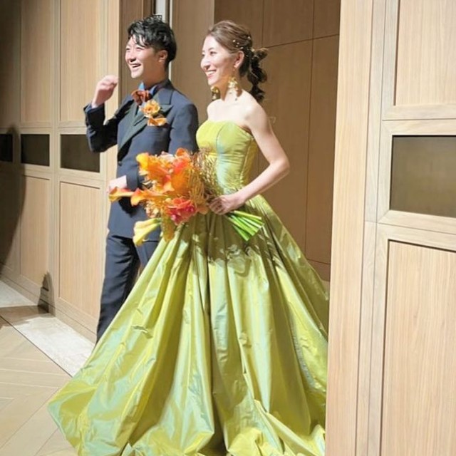 ライトグリーンのカラードレス