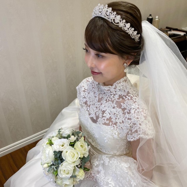 ボトルネックのウェディングドレス