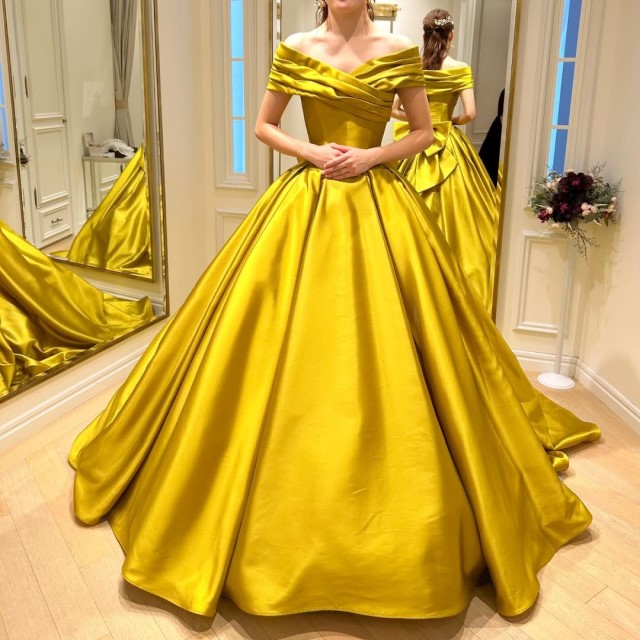 イエローのカラードレス