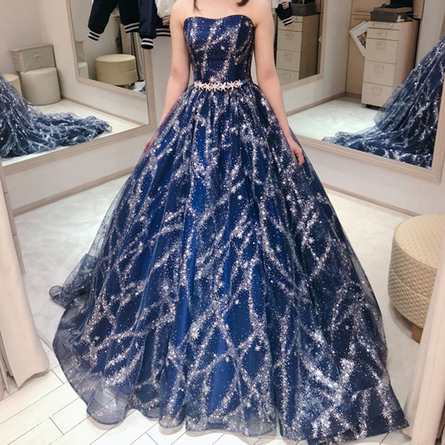 濃い青のカラードレス