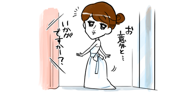試着する女性
