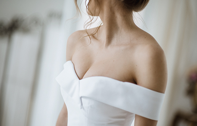 オフショルダードレス