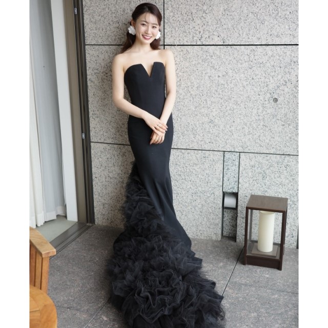 黒いマーメイドドレスを着た花嫁