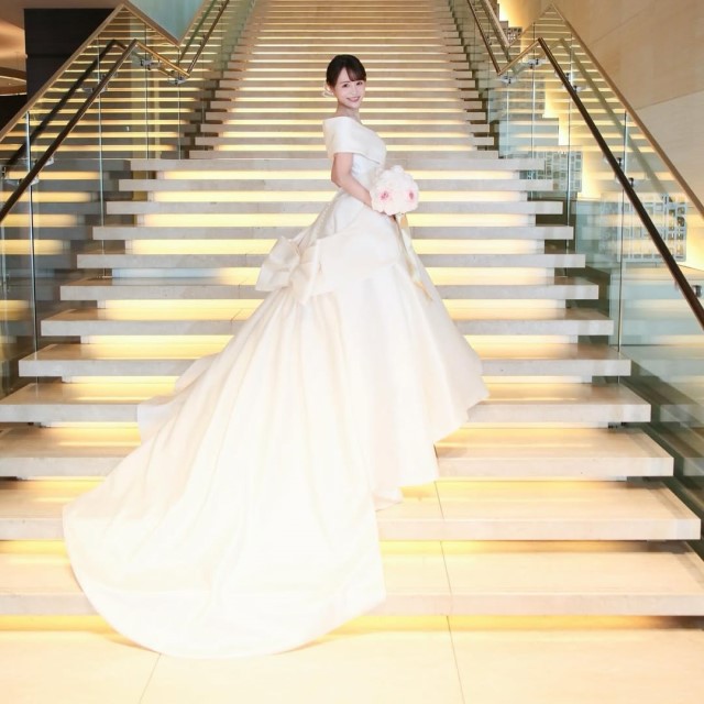 【値下げしました】ウェディングドレス　スタイルがよく見えます！ ウエディングドレス オフショルダー Aライン 結婚式 前撮り 花嫁