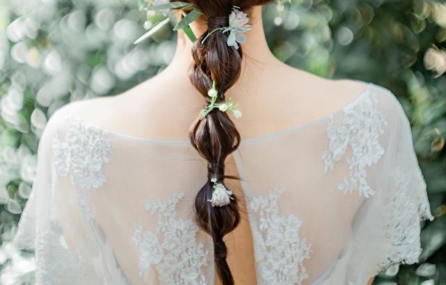 レースをあしらったバックスタイル