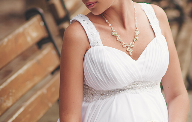 肩紐のあるドレス