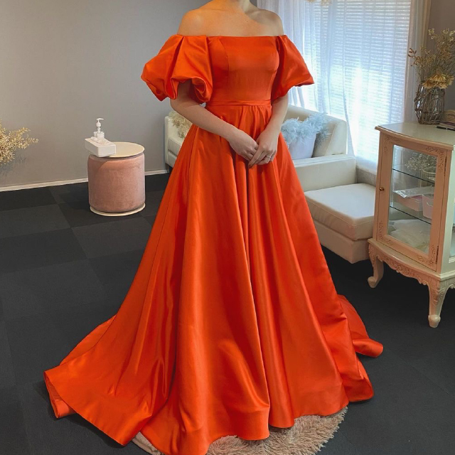 ビタミンオレンジのパフスリーブドレス