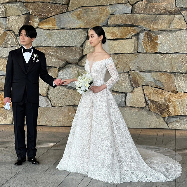 袖ありのウェディングドレス特集！トレンド感たっぷりのドレスを実例