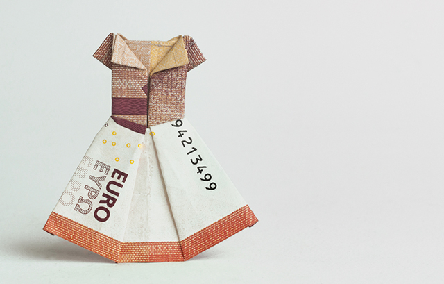紙幣を折って作ったドレス