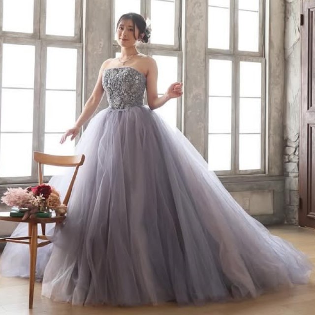 パープルのドレスを着た花嫁