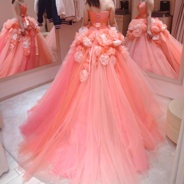 ピンクのウェディングドレス・カラードレスのデザイン】似合う小物