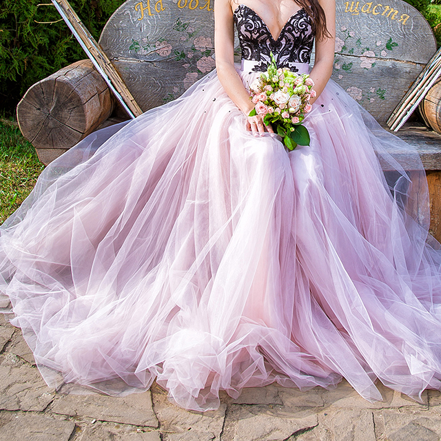 ピンクのウェディングドレス・カラードレスのデザイン】似合う小物