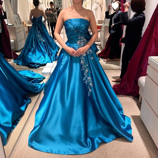 青・ブルー系のウェディングドレス・カラードレスのデザイン集！似合う