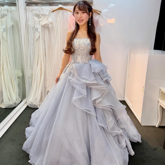くすみブルーのプリンセスラインドレス