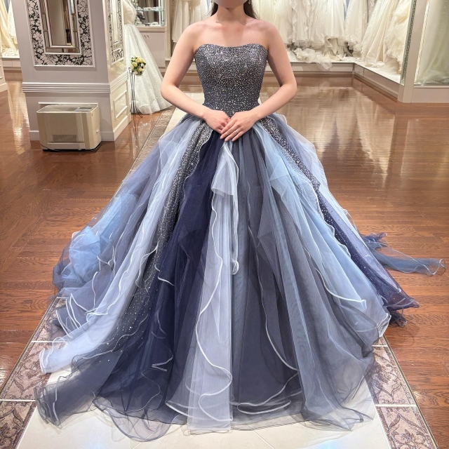 ネイビーベースのミックスカラードレス