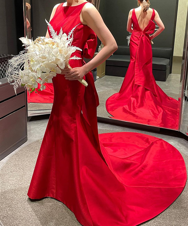 シンプルな赤ドレス02