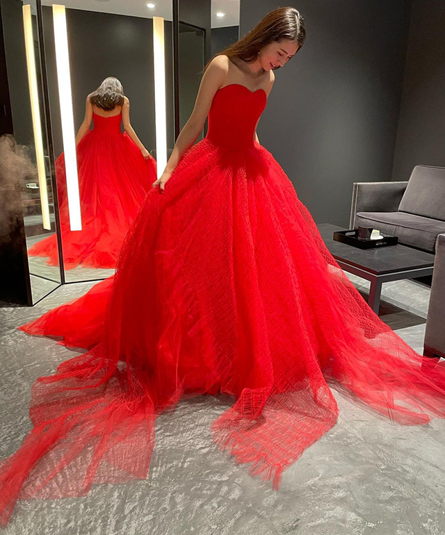 シンプルな赤ドレス06