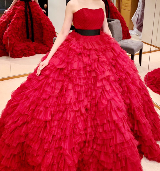 華やかな赤ドレス07