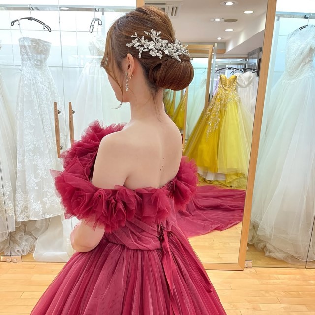 シルバーのヘッドドレスをつけた花嫁