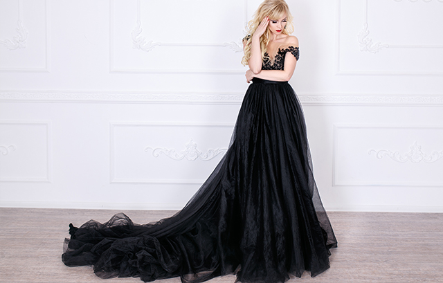 黒のウェディングドレスってアリ？込められた意味や魅力、先輩花嫁の