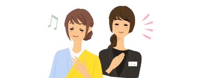 パーソナルカラー診断をする女性