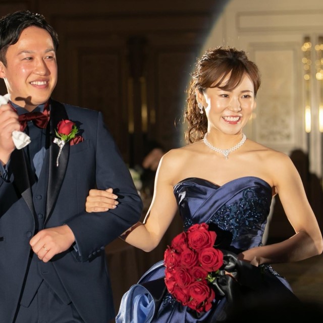 ブルーノドレスを着た花嫁