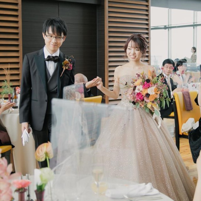 Aラインのドレスを着た花嫁