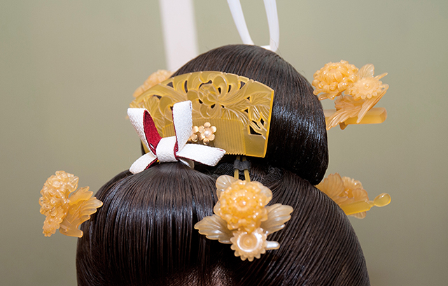 簪や笄を使った日本髪のヘアースタイル