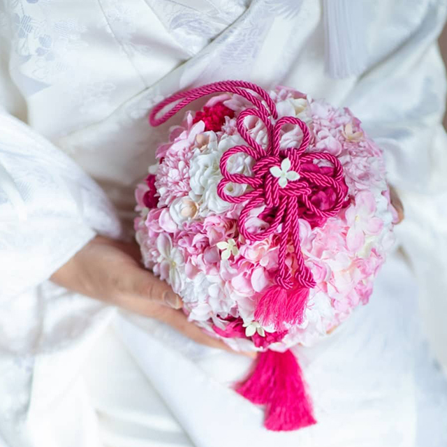 和装の結婚式を彩る ボールブーケ を手作りする方法 結婚ラジオ 結婚スタイルマガジン