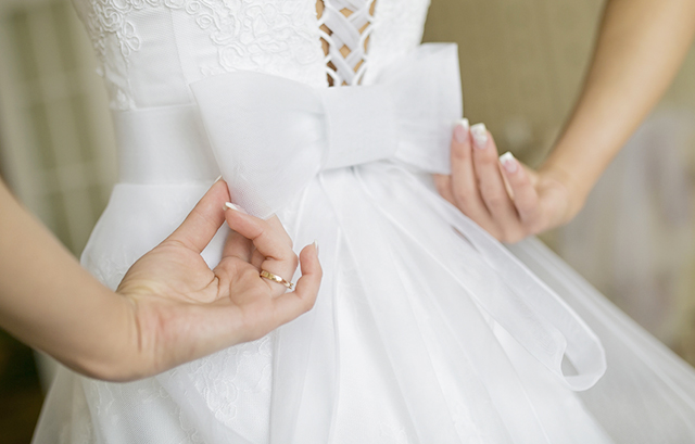 簡単にドレスの印象を変えることができる サッシュベルト って 結婚ラジオ 結婚スタイルマガジン