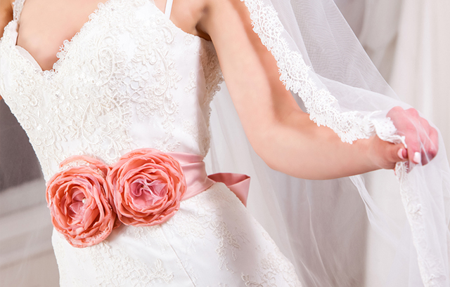 簡単にドレスの印象を変えることができる サッシュベルト って 結婚ラジオ 結婚スタイルマガジン