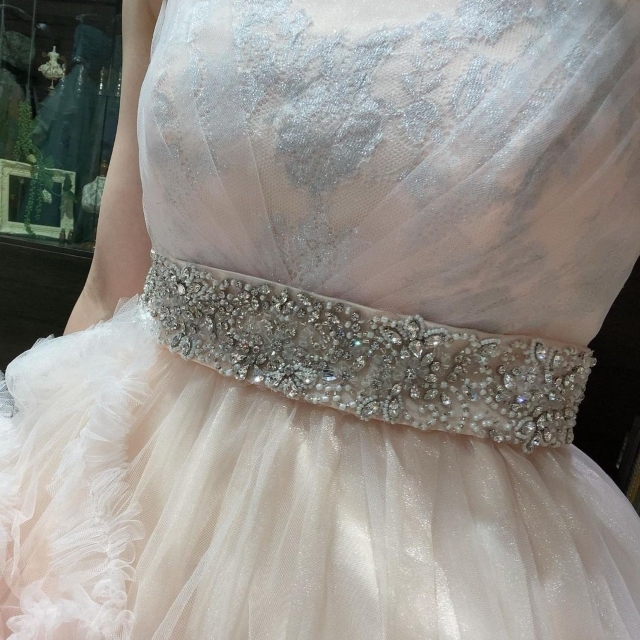 ビジューのついたサッシュベルト