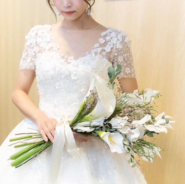 半袖ボレロを着用した花嫁