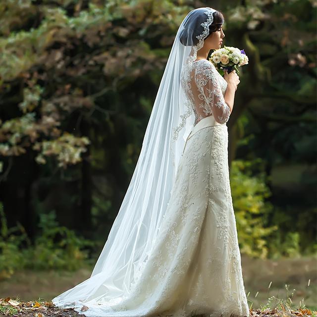 憧れのマリアベールで神秘的な花嫁に！つけ方や似合う髪型・ドレスなど