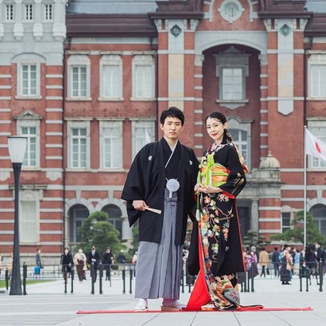 実例】黒引き振袖ってどんな衣裳？歴史や魅力、先輩花嫁のコーデ