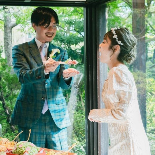 結婚式で新郎はスーツを着てもOK？オシャレな新郎衣裳のコーディネート