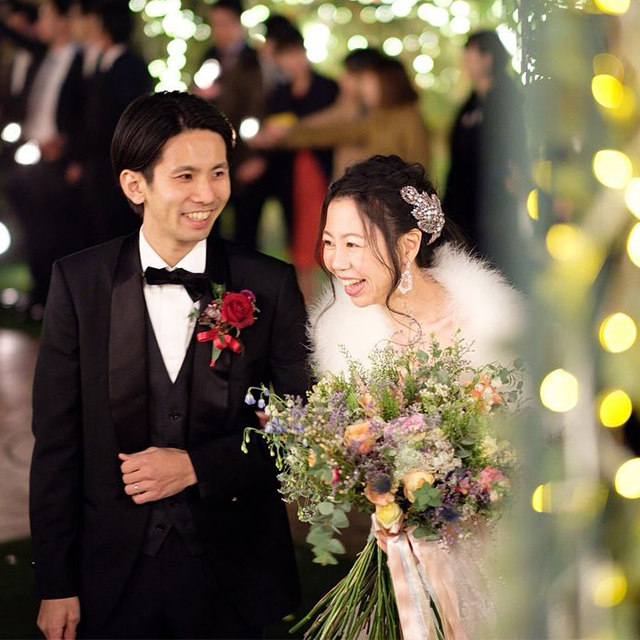 新郎が結婚式に着るタキシードの「色」は？写真付きで着こなしも紹介