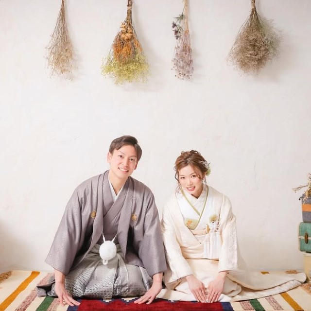 和装の新郎新婦