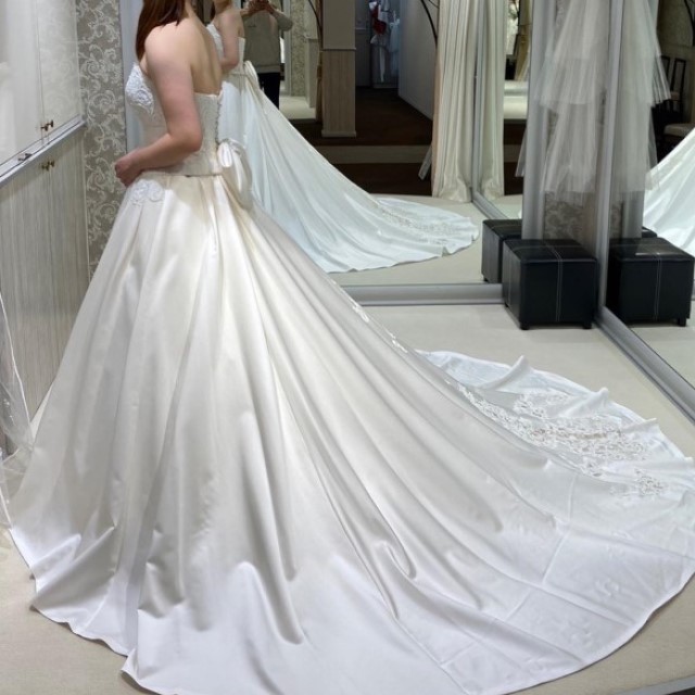 試着写真のコツ】ウェディングドレス試着で撮るべきポーズや構図は  