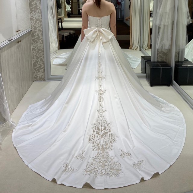 試着写真のコツ】ウェディングドレス試着で撮るべきポーズや構図は  