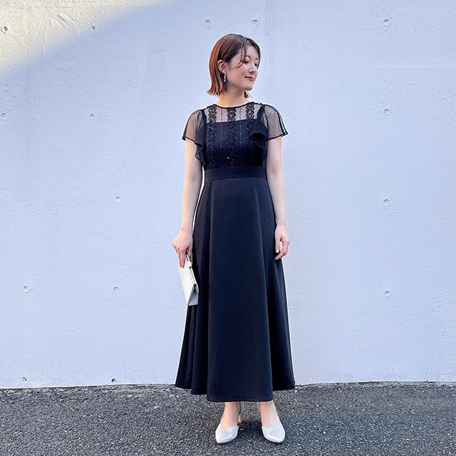 黒ドレス×シルバー小物のコーディネート実例