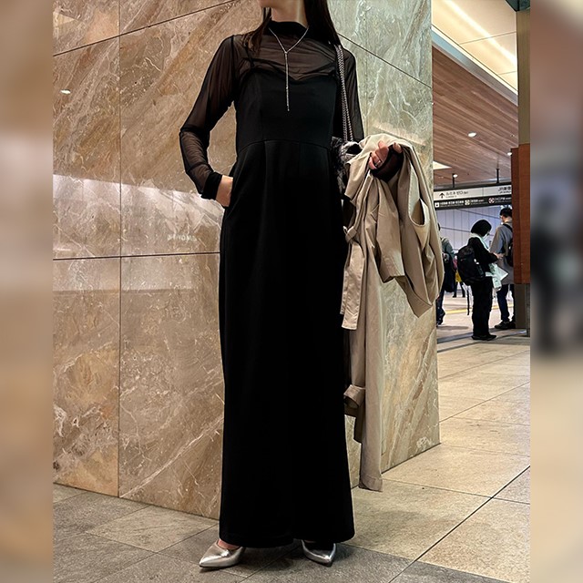 黒のロングドレスのコーディネート実例