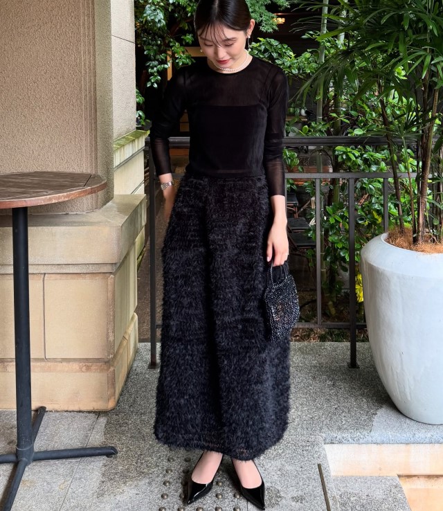 おしゃれな黒ドレスのコーディネート実例