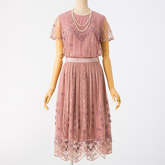 ピンクパープルの刺繍柄セットアップドレス