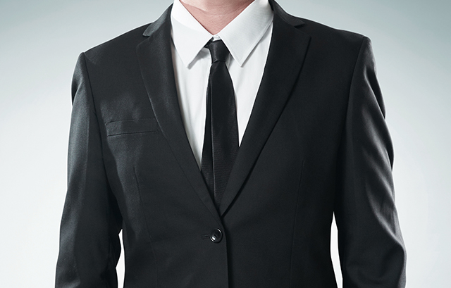 黒スーツ×黒ネクタイ