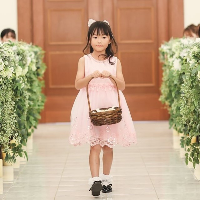 髪の毛をハーフアップにしたリングガール