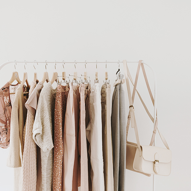 30代 結婚式ゲストのドレス選びのポイントは おすすめコーデ マナーを紹介 結婚ラジオ 結婚スタイルマガジン